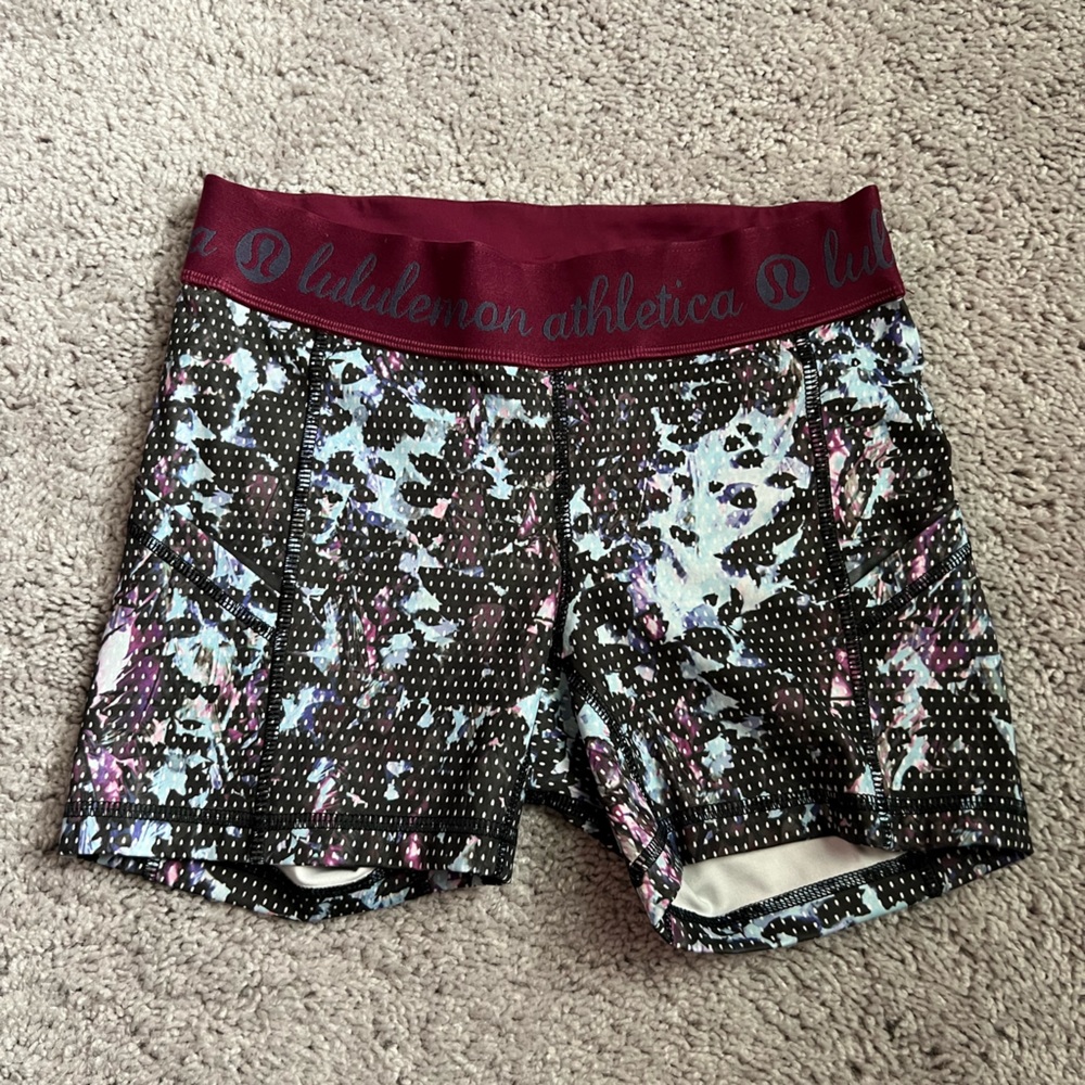 EUC Lululemon 4” Inseam Bike Shorts - Size 4